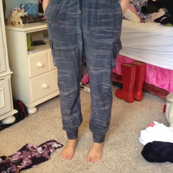 Gypsy elastic waist with drawstring printed pant - Picture 3 of 4